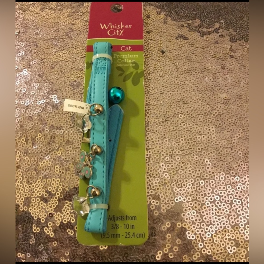 Ⓜ️✔️🌸Trendy Whiskey City Cat Collar NWT. , metallic Blue. Stunning!
